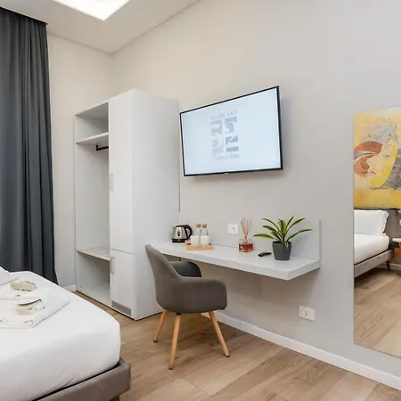 B-stay Via Milano 52 4*