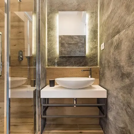 B-stay Via Milano 52 4*