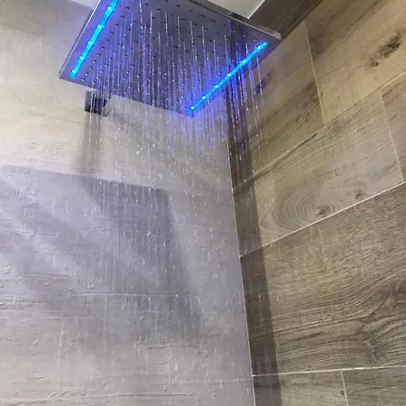 Guest house B-stay Via Milano 52 4*