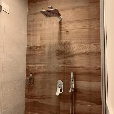 Gasthof B-stay Via Milano 52