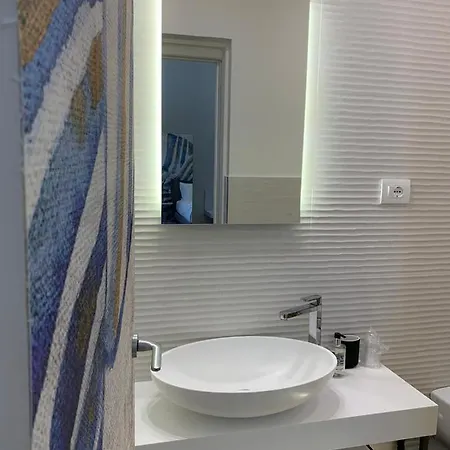 B-stay Via Milano 52 4*