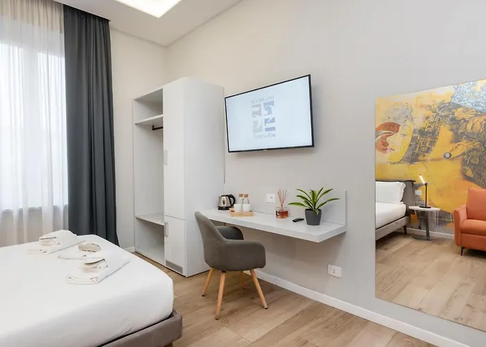 B-stay Via Milano 52 4*