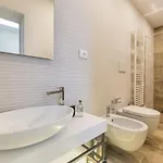 B-stay Via Milano 52 Гостевой дом 4*